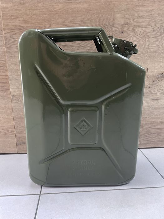 Металева каністра