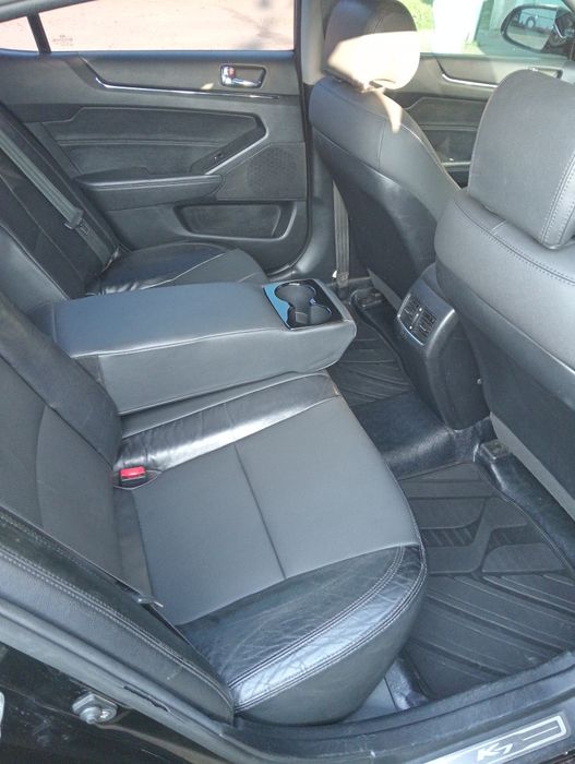 Автомобіль седан