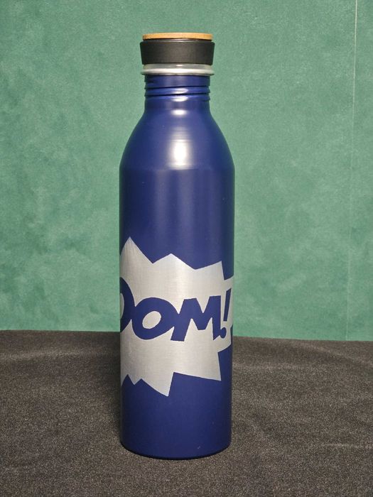 Termos stalowy z kubkiem na kamping, namiot