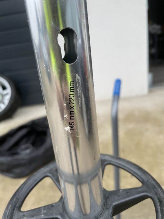 Stojak na kołkach do garażu Made in Germany