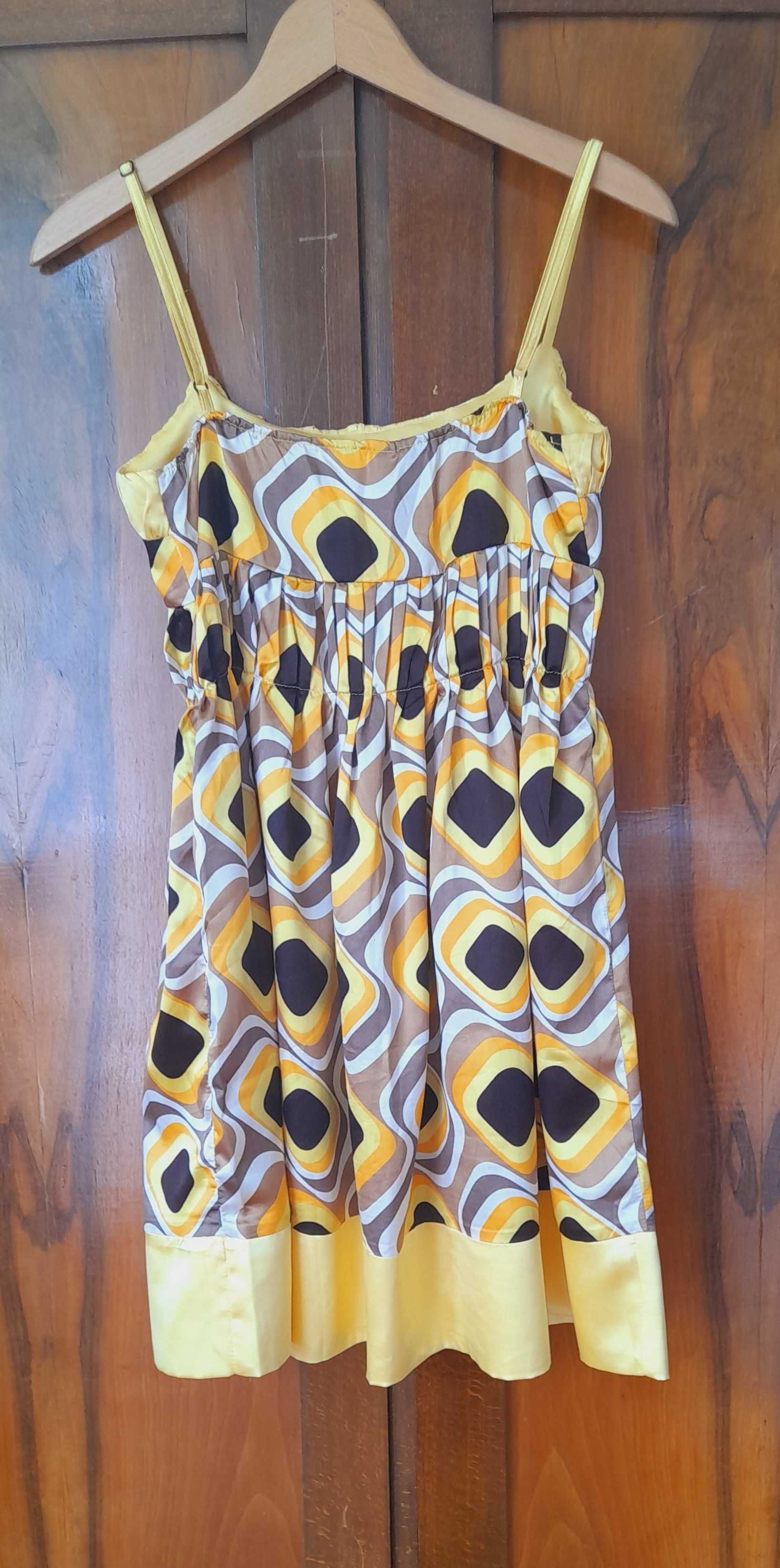 Satynowa sukienka w geometryczne wzory, Butik