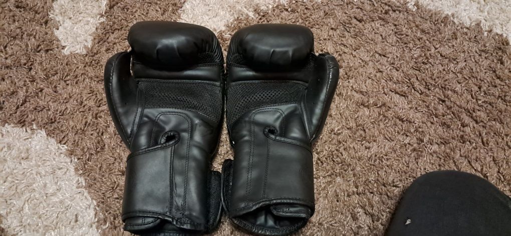 Продам боксерські рукавиці 8oz