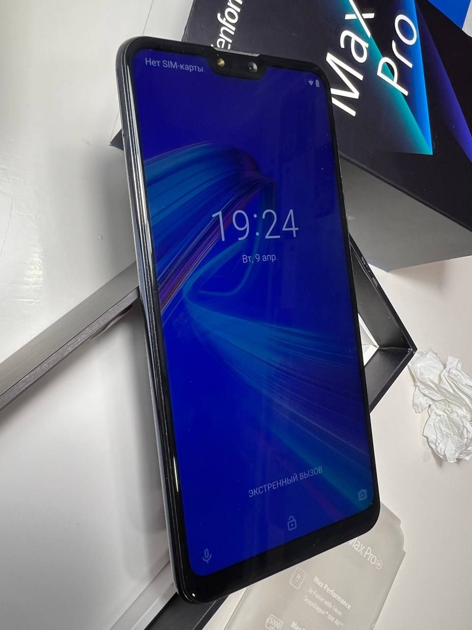 Телефон Asus Zen fon Max Pro m2