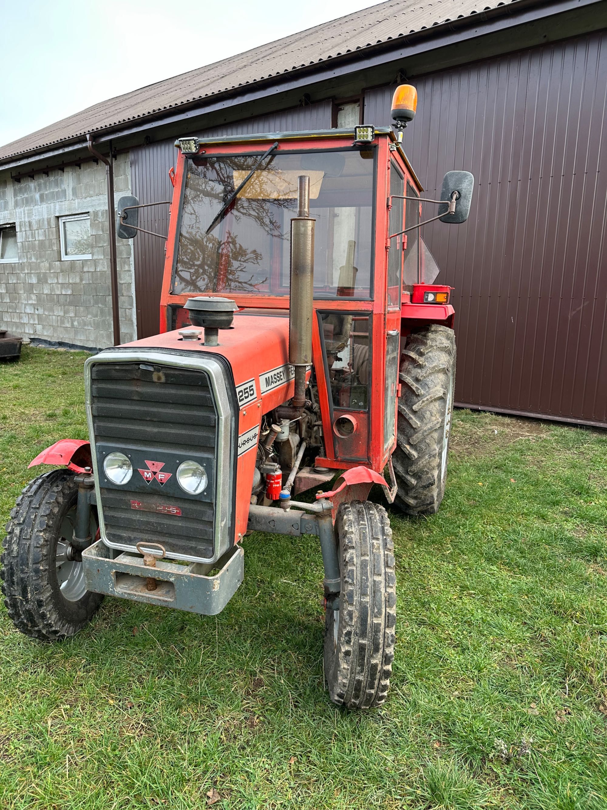 Massey Ferguson 255