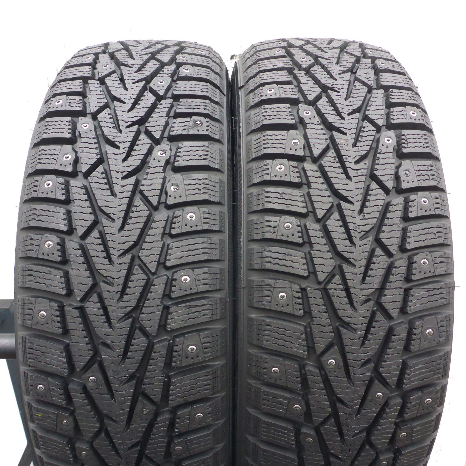Opony 195/65/15 Nokian 195/65R15 95T XL Zimowe KOLCE 2020 Nieużywane