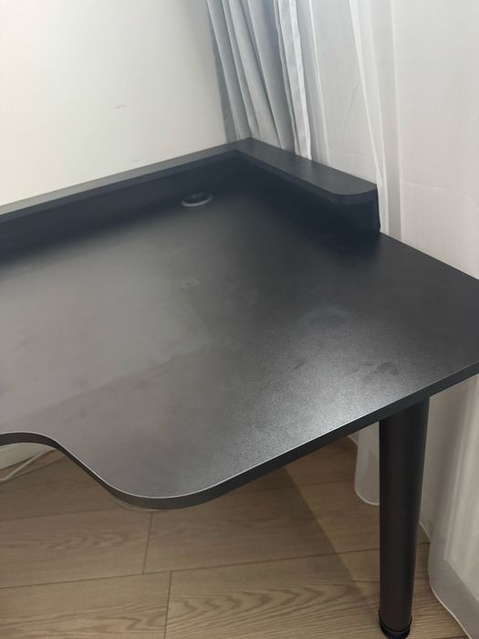 Ігровий/компютерний стіл