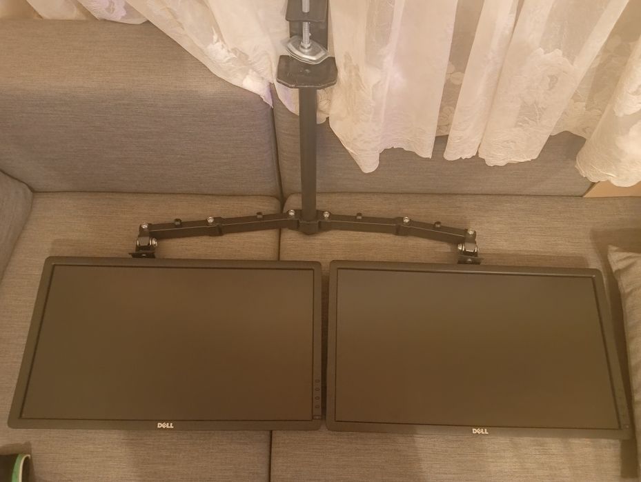 Dwa monitory Dell 23 cale wraz z ramieniem