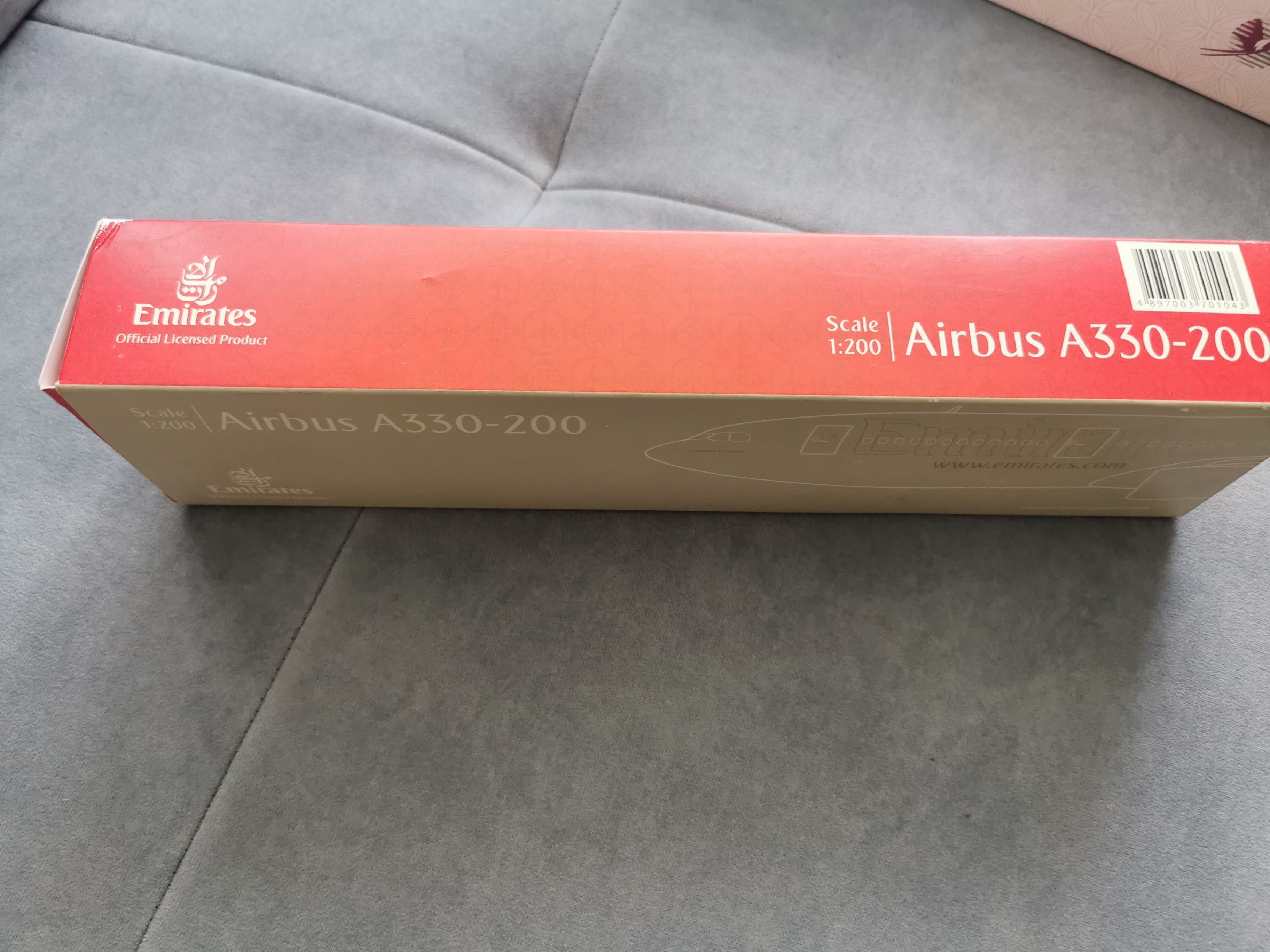 model Emirates Airbus A330-200 skala 1:200