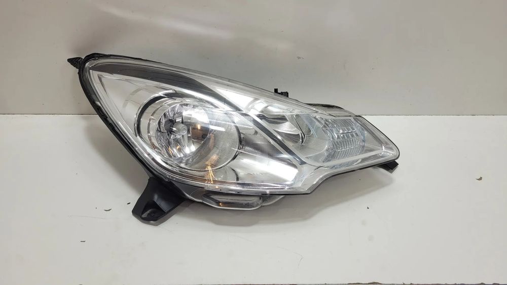 LAMPA PRAWY PRZÓD CITROEN C3 II DS3 09-13