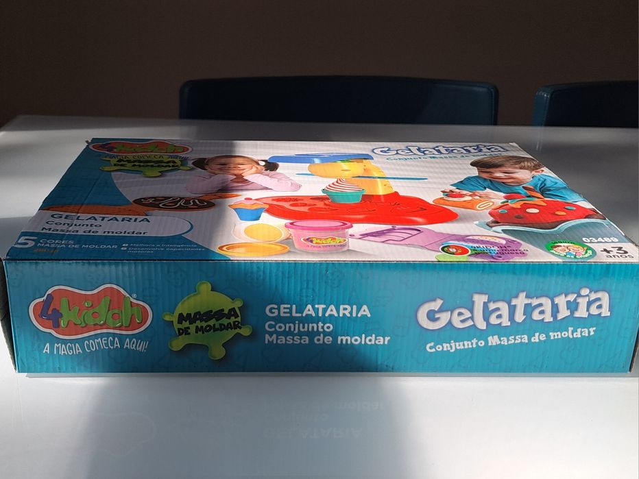 Gelataria 4kidoh- Massa de moldar (quase novo)