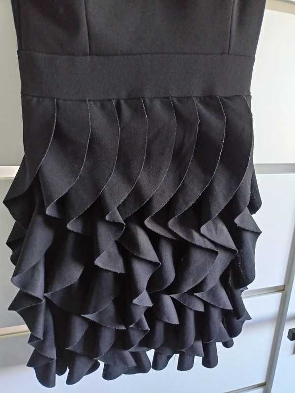 Czarna sukienka mini falbanki