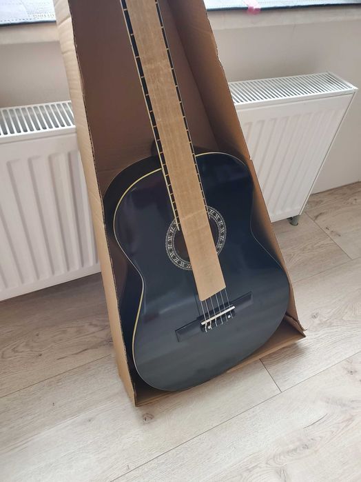 класична гітара чорна глянцева з посиленим грифом нова хромовані колки