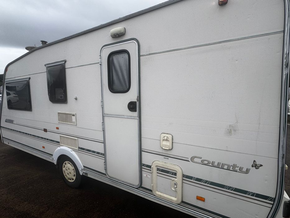 Caravana Sterling ecless 4 camas ano1999com panel solar