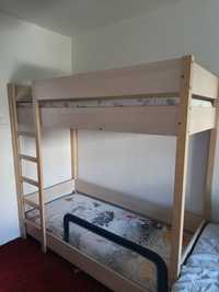 Łóżko piętrowe w bardzo dobrym stanie z dwoma materacami