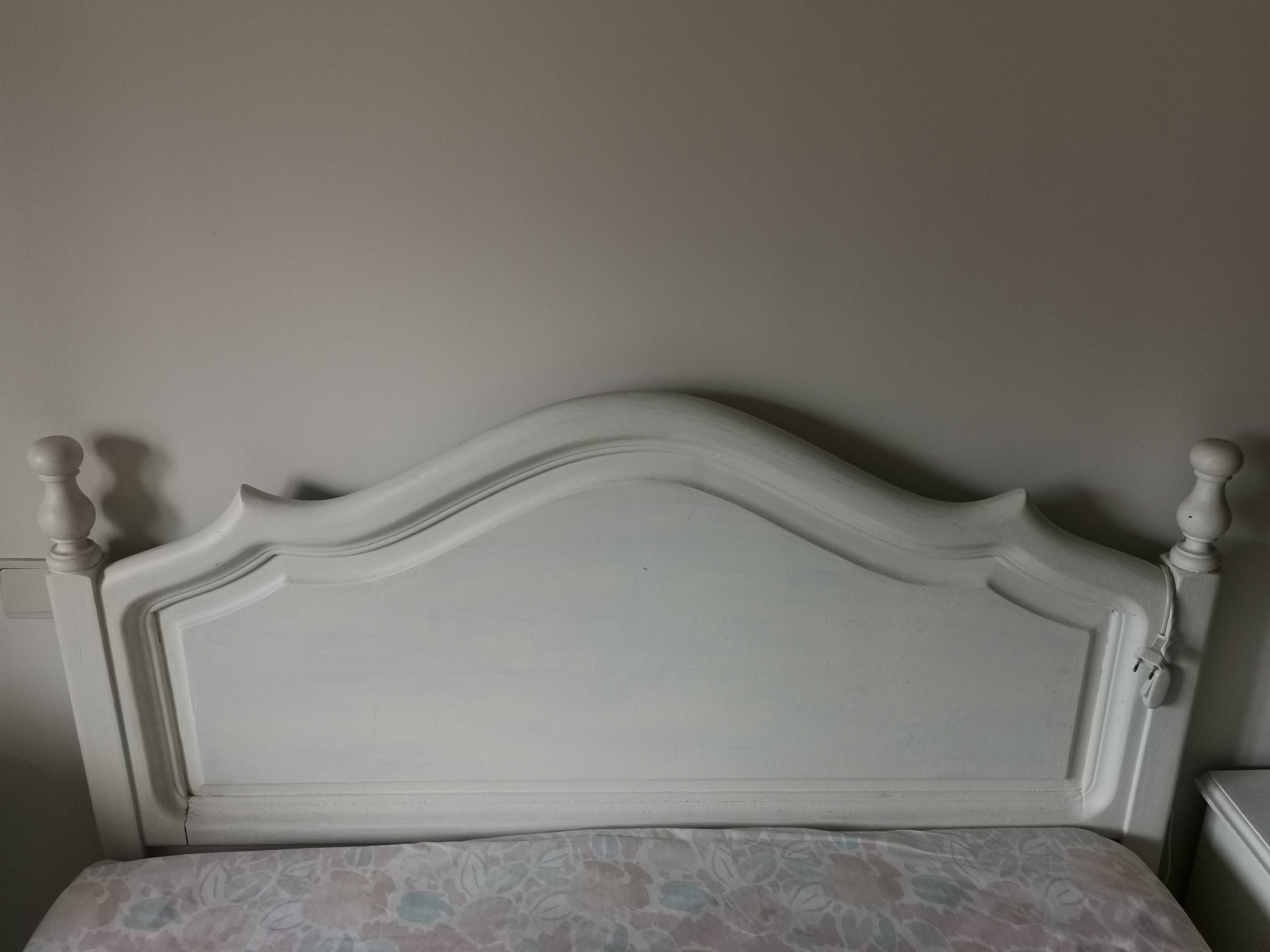 Cama 183x133 de castanho (base incluída)