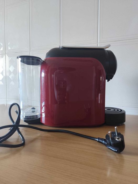 Máquina de Café Cápsulas Delta Q QOOL Evolution Vermenlha