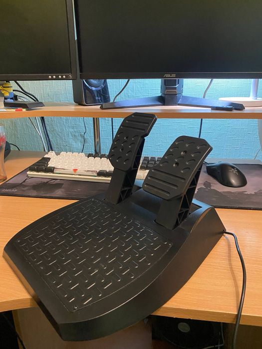 Продам игровой руль Thrustmaster T150( не logitech g25 , g27 g29 )