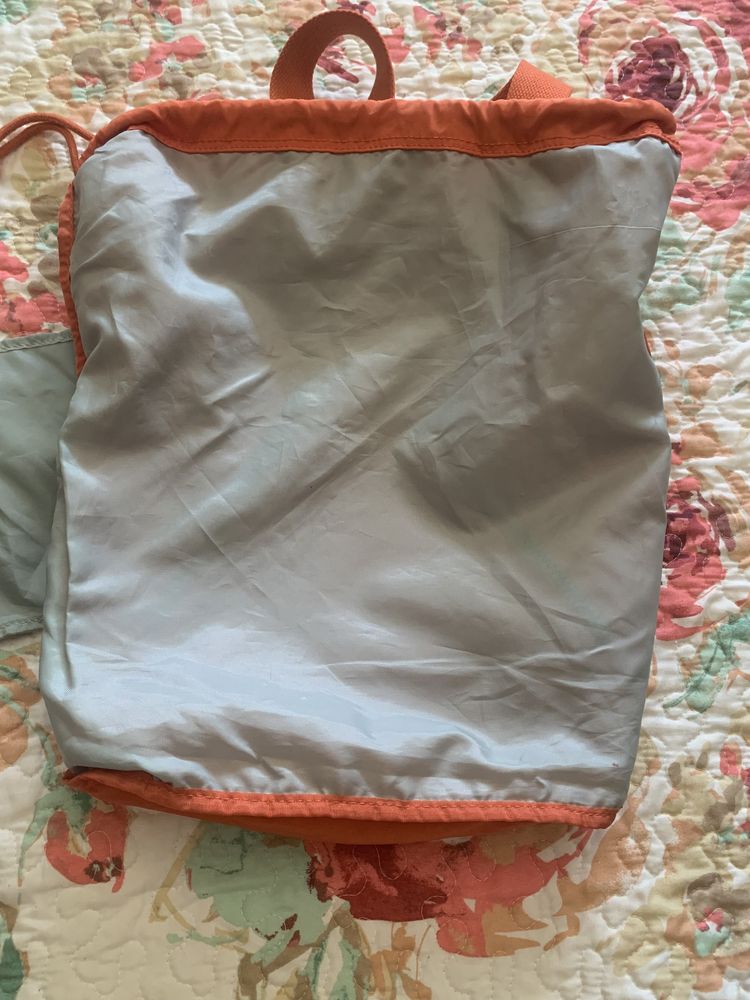 Mochila laranja kipling