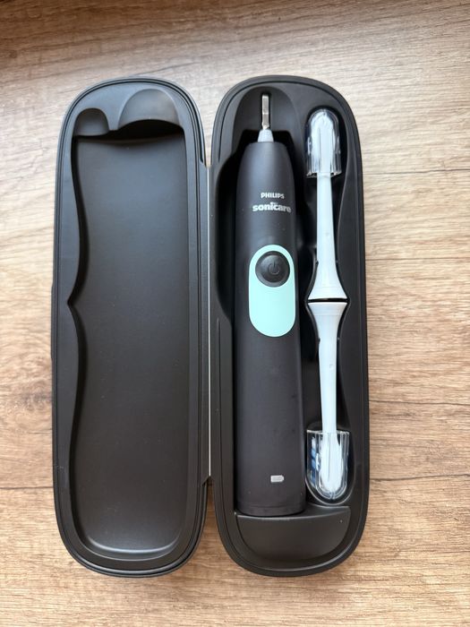 Soniczna szczoteczka do zębów philips sonicare z etui ladujacym