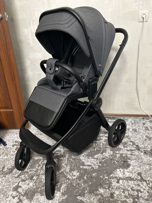 Коляска Carello epica 2025 року