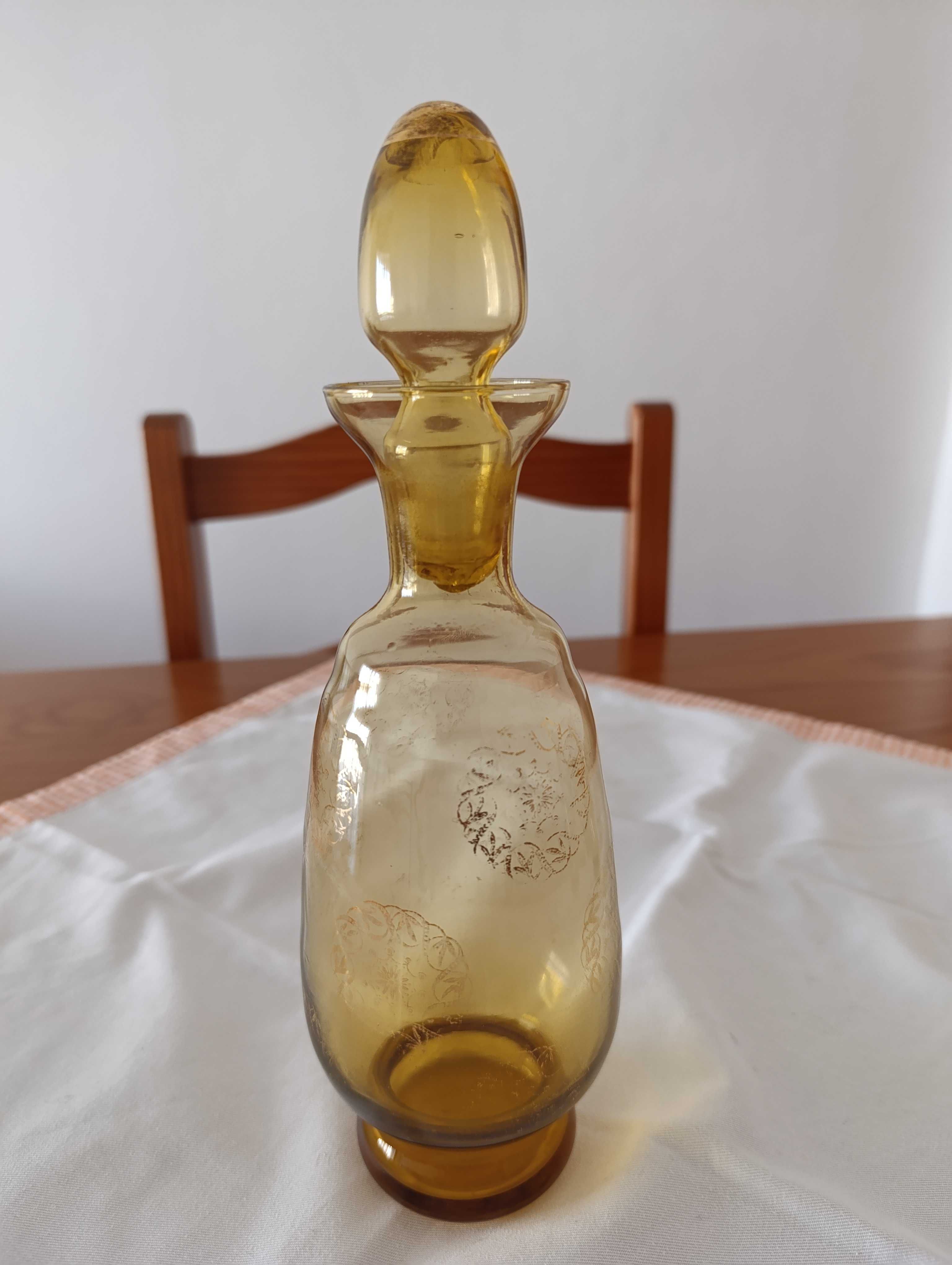 Conjunto de copos e garrafa vidro