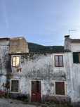 Vendo casa para reconstruir em zona histórica, Minde!