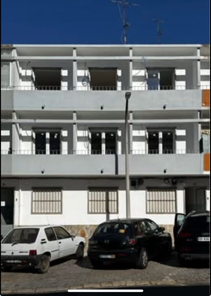 Apartamento T4 com garagem