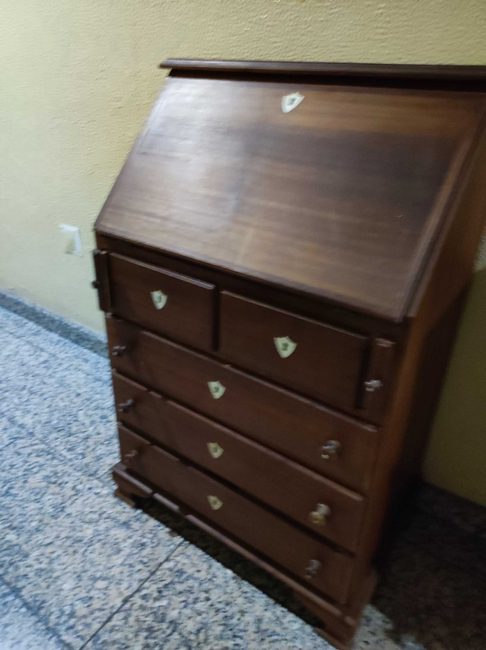 Cómoda papeleira