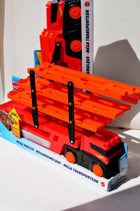 Автовоз hot wheels Mega Hauler на 50 машинок вантажівка транспортер