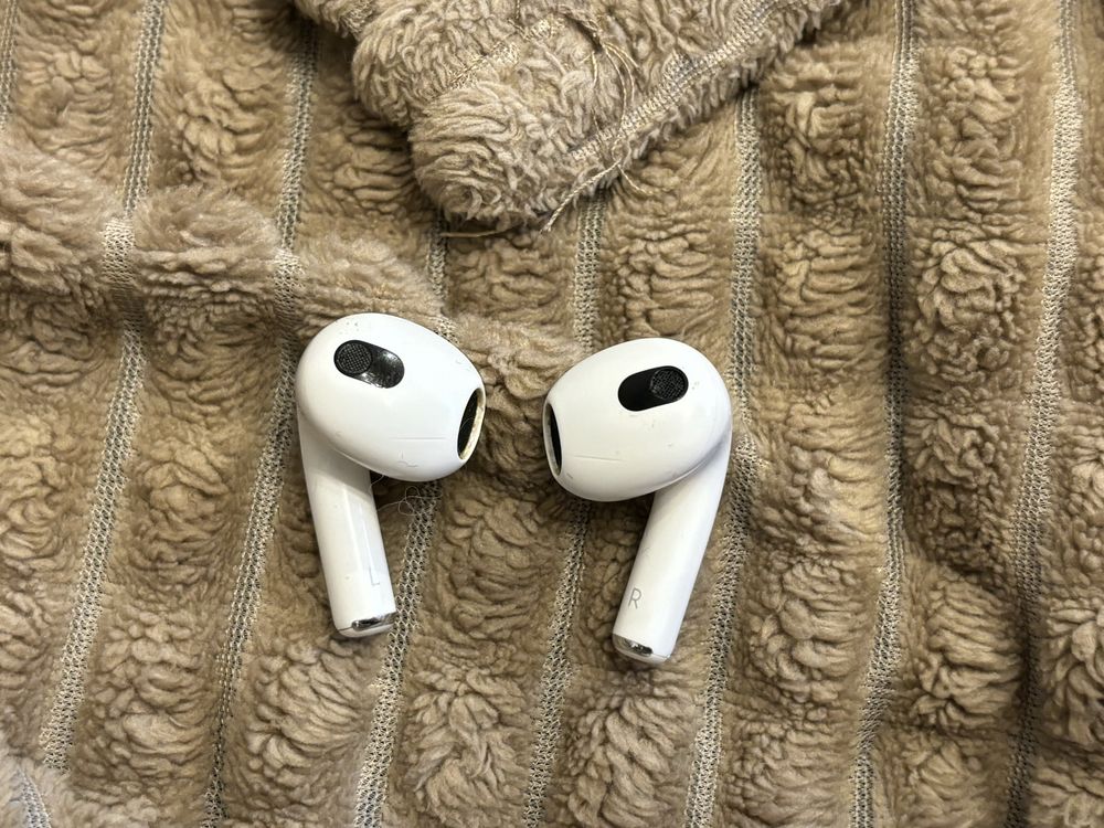 Apple AirPods 3 generacji oryginalne, plus kabel usb c lightning