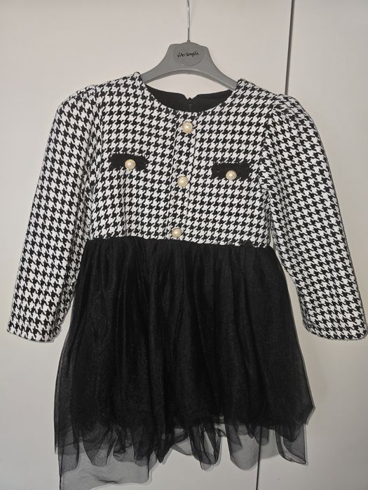 Sukienka 110/116 grubsza