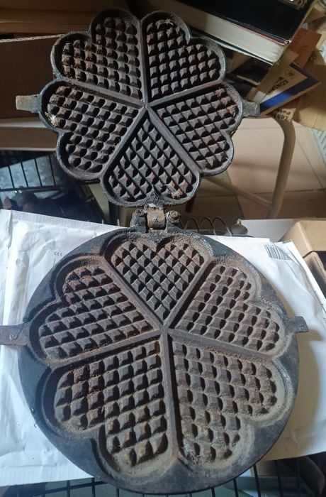 Stara, żeliwna gofrownica, vintage.