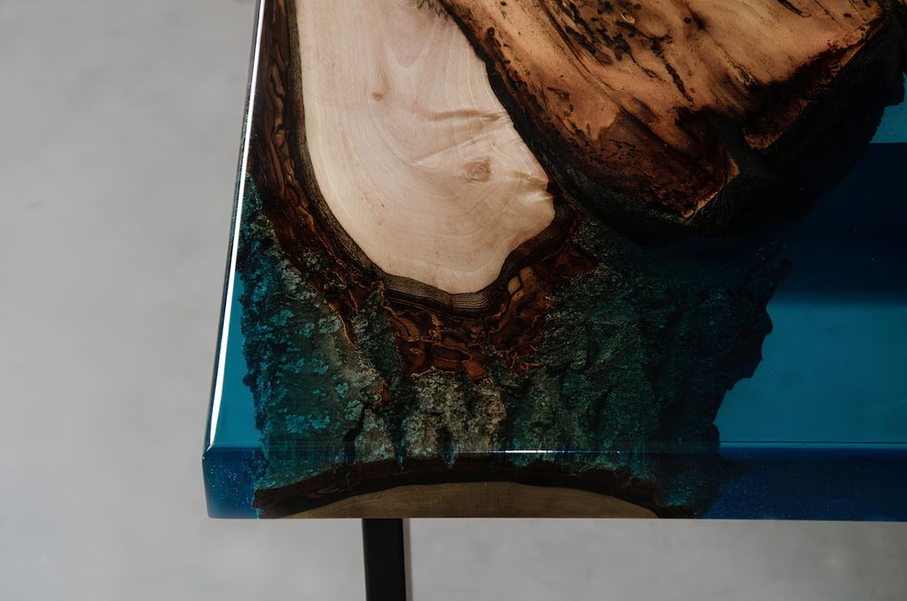 Stolik kawowy ława z orzecha i żywicy