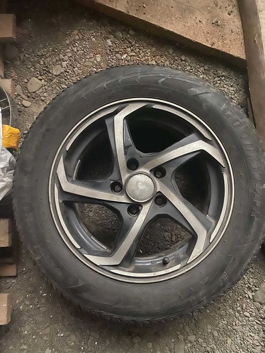 Продам зимну резину б/у. R15.