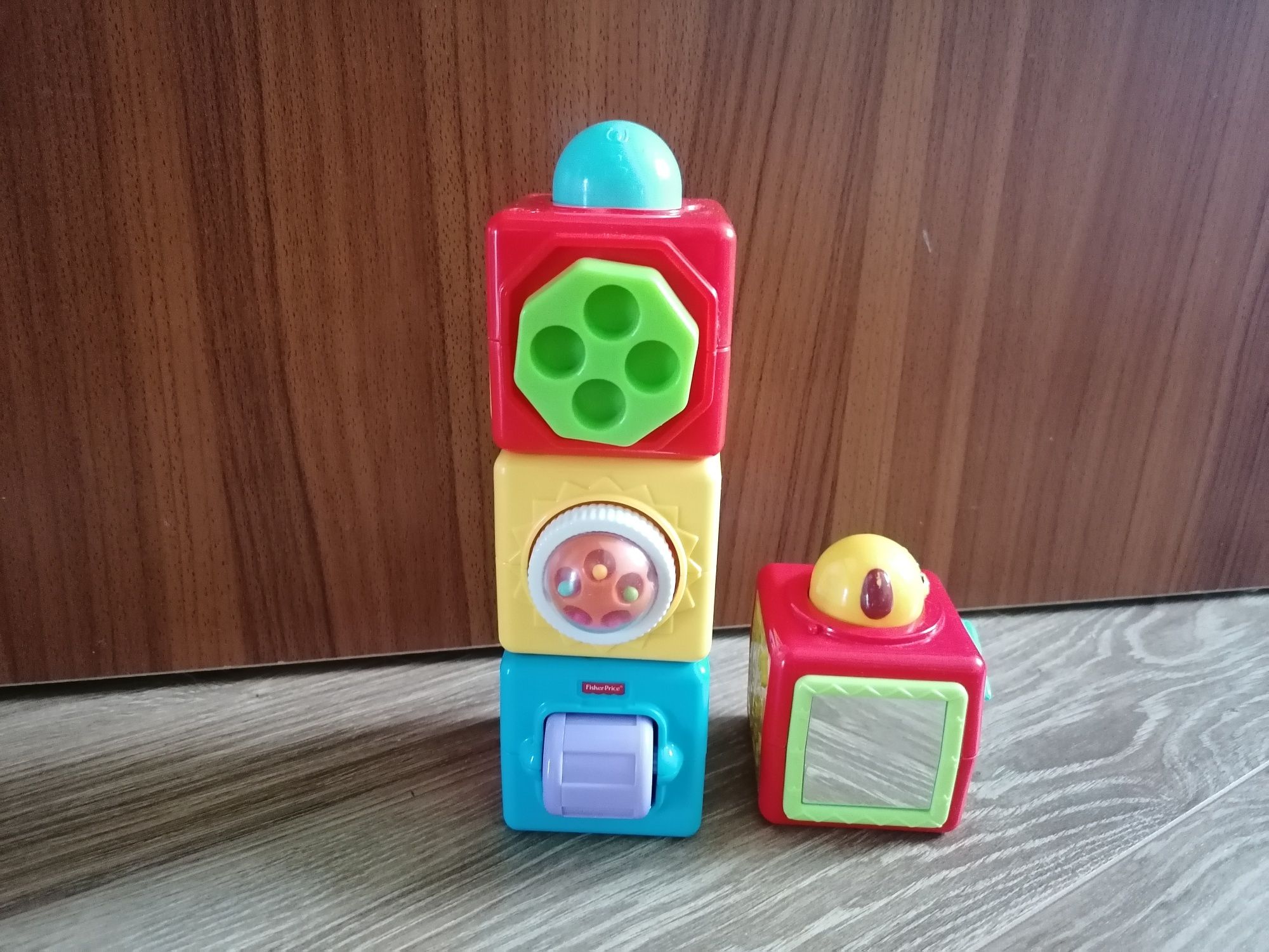 Fisher Price aktywne klocki ze zwierzątkami