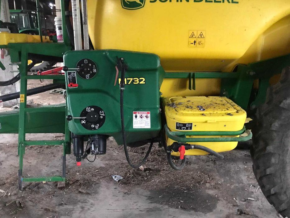Причіпний оприскувач John Deere M732i