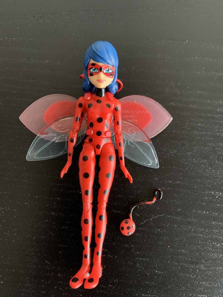 Lady bug de Miraculous boneca transformavel