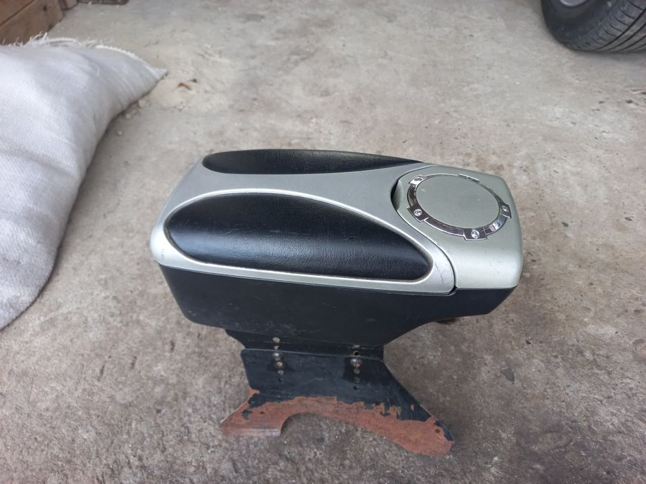 Підлокотник для машини