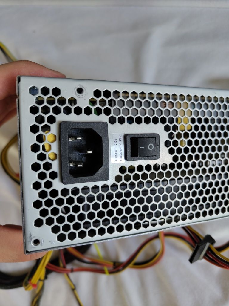 Блок питания Chieftec 600w ідеальний стан 650 /550/ 500/ 700/ 800/ 900