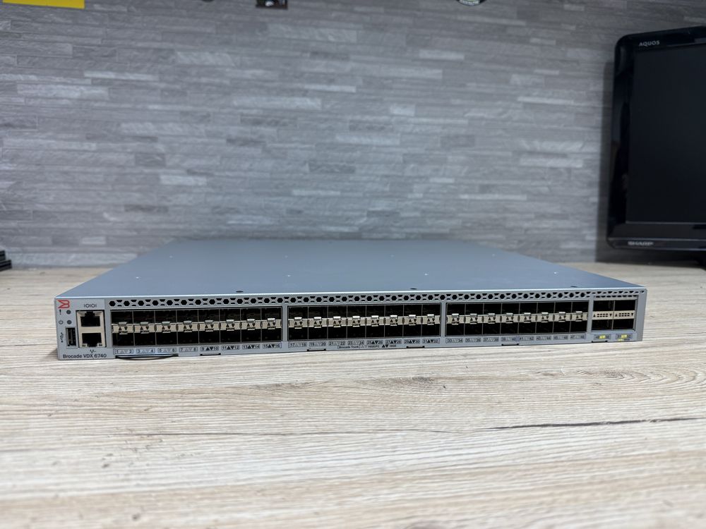 Brocade VDX 6740-64-F високопродуктивний комутатор рівня Layer 2/3