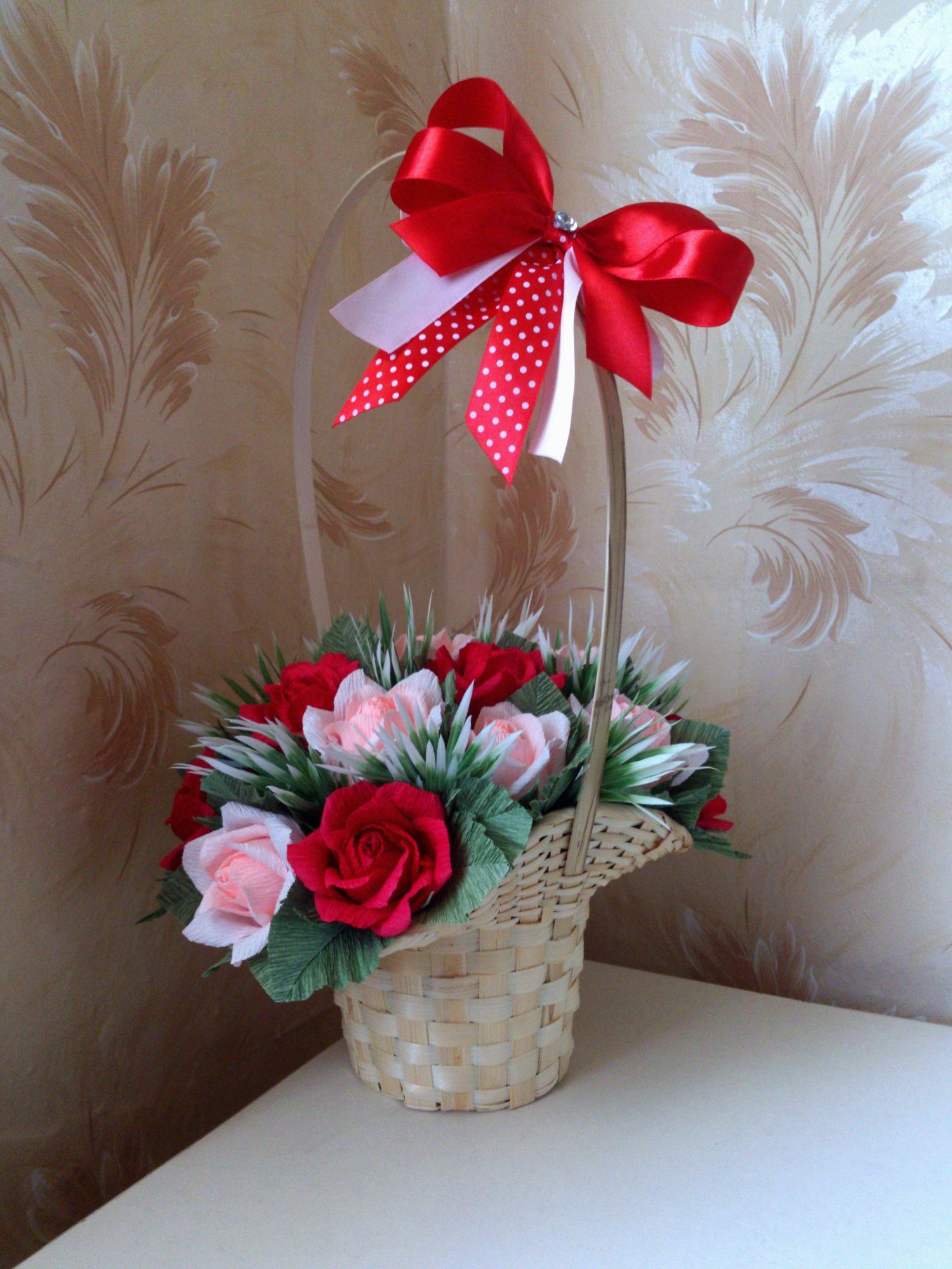 Сладкий подарок, розы с конфетами маме, сестре, любимой, на 8 марта