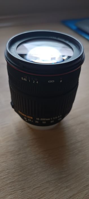 Sigma 18-200 F/3.5-6.3 DC
