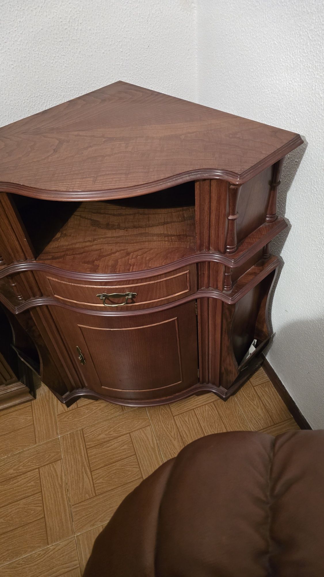 Vendo móvel de canto