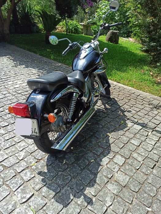 Moto Suzuki Intruder 250