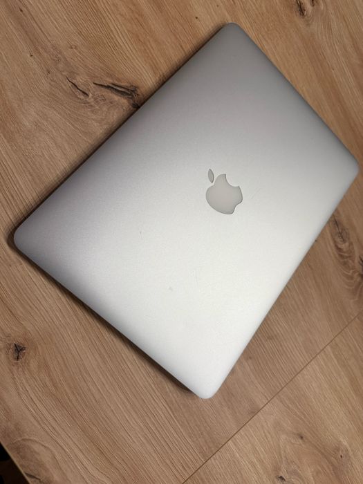 Macbook AIR 2017 intel core i5 8 GB ram 256 GD SSD