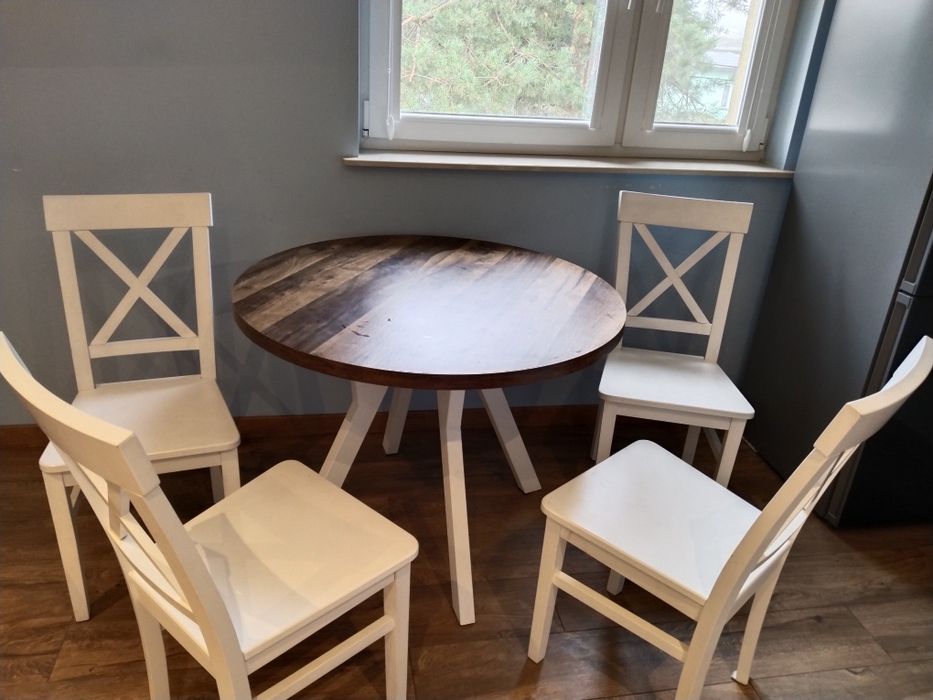 Okrągły stół i 4 krzesła do kuchni