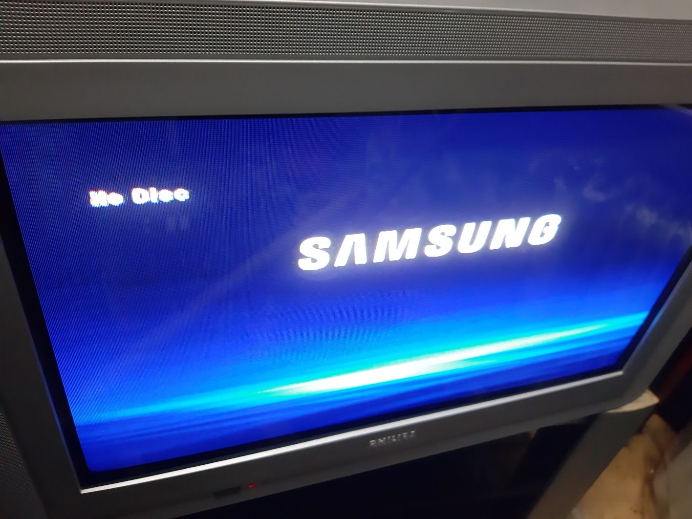 TV com comando  em muito bom estado.