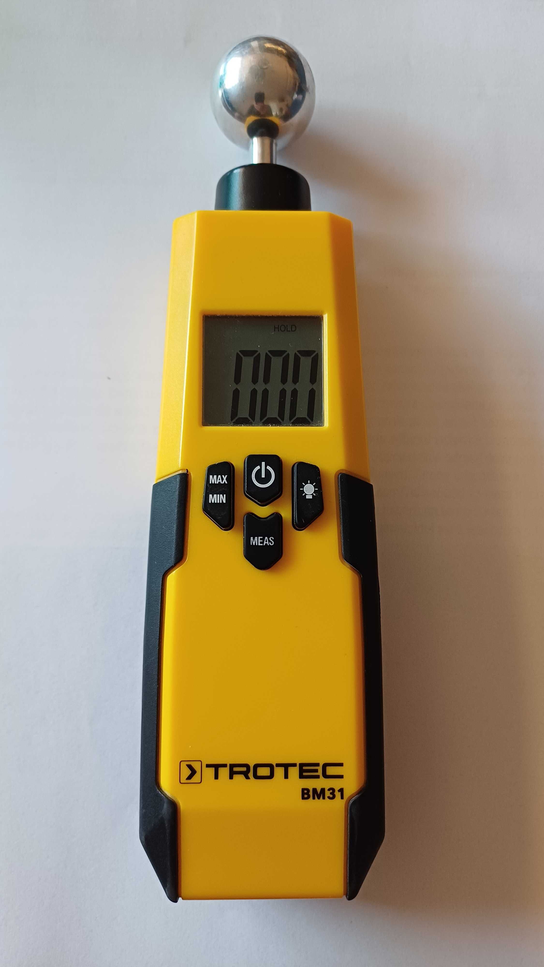 Kamera termowizyjna, endoskop, niwelator, miernik lakieru, wilgoci