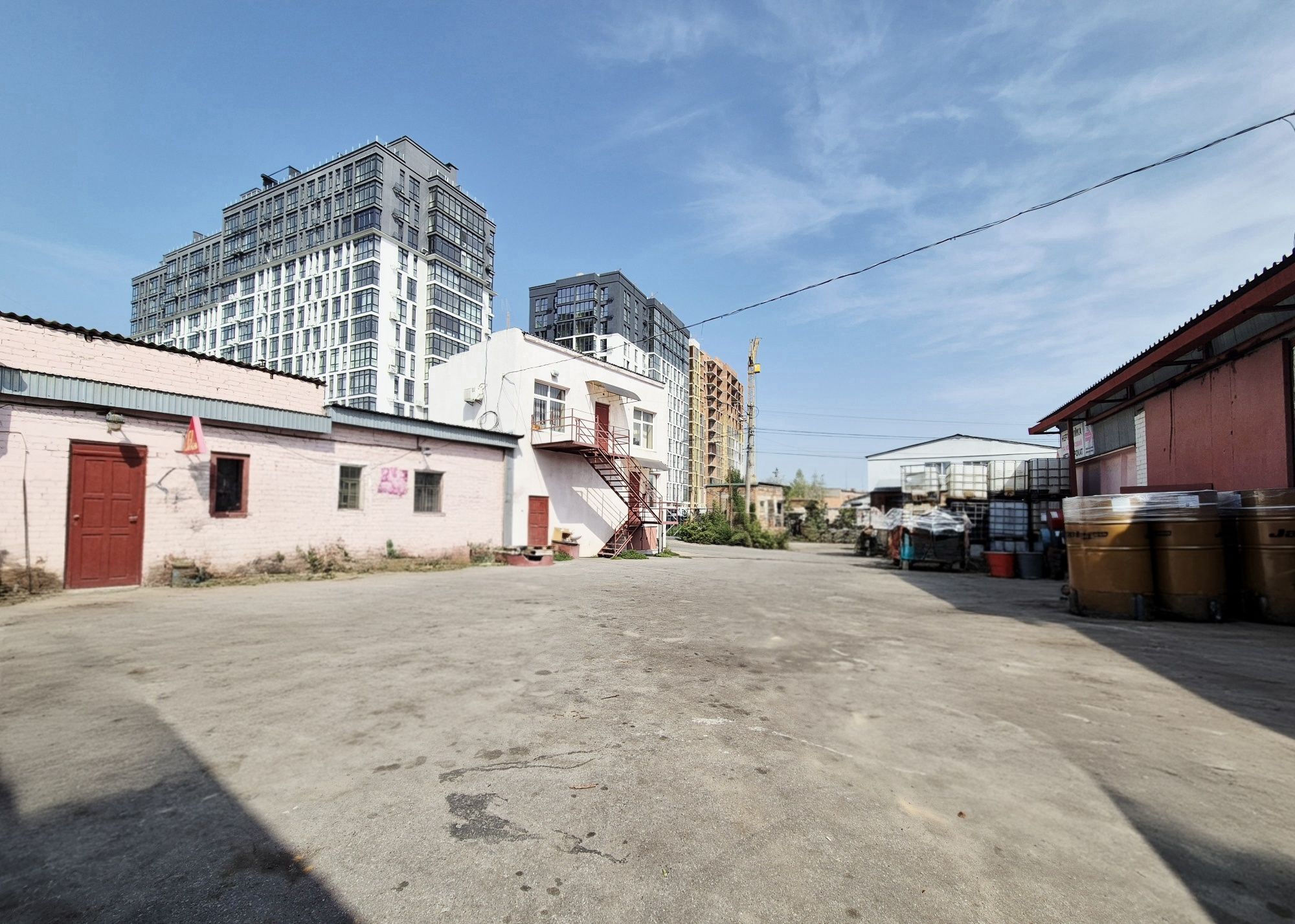 Здається р-н Глобала торгівельно - складське приміщення  203 кв.м