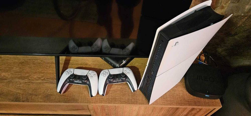 PlayStation 5 Slim 1TB - Completa e com Garantia!